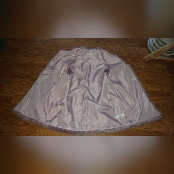 JustFab Faux Fur Vest - Picture 3 of 8